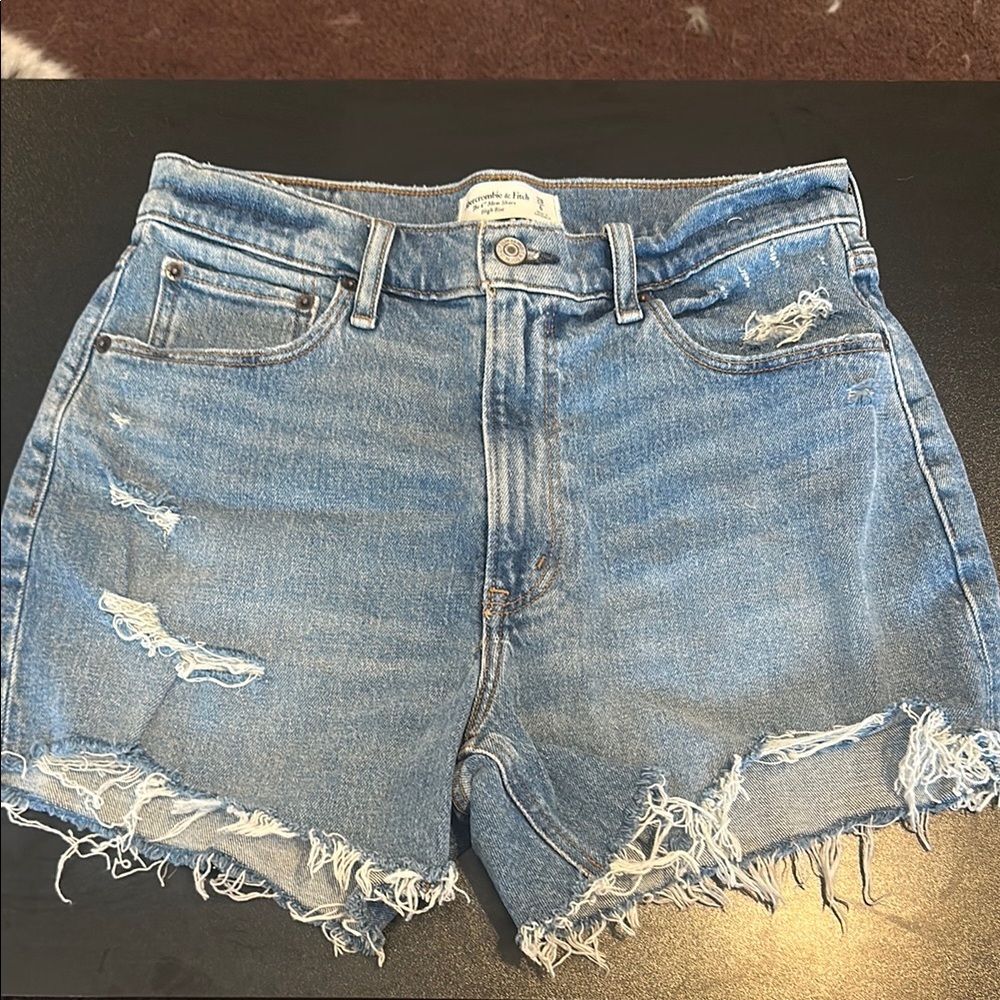 Abercrombie & Fitch The 4inch Mom Short High Rise